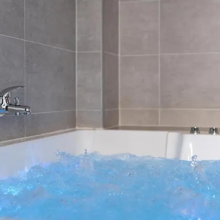 Le Lovely Cosy Jacuzzi Centre-ville Wifi Apartament